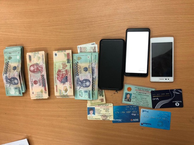 Bắt nữ qu&aacute;i 9X lừa đảo 3,5 tỷ đồng qua Facebook ảo - Ảnh 3.