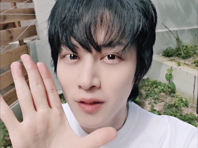 Siêu sao vũ trụ Heechul cắt tóc thôi mà như hiện tượng lạ, nhìn nhan sắc lột xác là đủ hiểu - Ảnh 4.