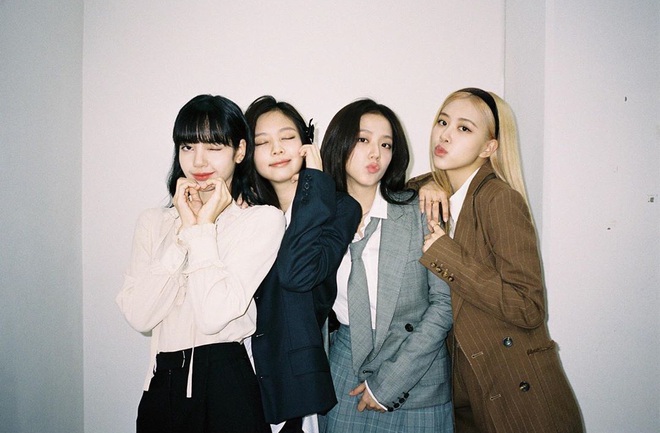 YG lại ghi sai ngày debut biến WINNER thành hậu bối của BLACKPINK, fan tức giận: Tìm mù mắt cũng không ra điểm tốt đẹp gì của công ty - Ảnh 2.