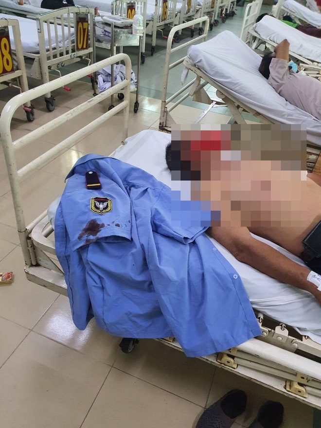 Thanh niên dùng hung khí truy sát khiến bảo vệ chung cư nhập viện ở Sài Gòn - Ảnh 1.