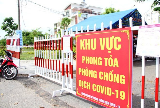 Để khách tụ tập trong thời gian giãn cách xã hội, 2 chủ quán bị phạt 12,5 triệu - Ảnh 1.