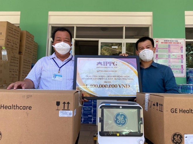 Tỷ phú Johnathan Hạnh Nguyễn tặng 10 máy theo dõi bệnh nhân trị giá 1,4 tỷ hỗ trợ Đà Nẵng chống dịch - Ảnh 3.
