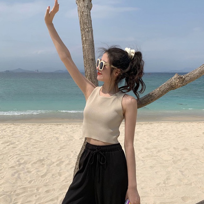 Nhờ chiếc crop top mà netizen mới biết Kim Yoo Jung có vòng eo đẹp mê, bí kíp mặc kín mà vẫn sexy là đây chứ đâu  - Ảnh 7.