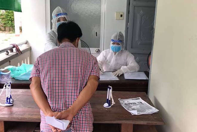 Nữ nh&acirc;n vi&ecirc;n y tế ở Quảng Nam cam kết c&aacute;ch ly nhưng vẫn đi l&agrave;m - Ảnh 1.