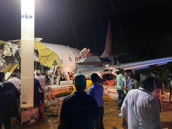 Tai nạn máy bay tại Ấn Độ: Tranh cãi xung quanh thiết kế của sân bay - Ảnh 1.