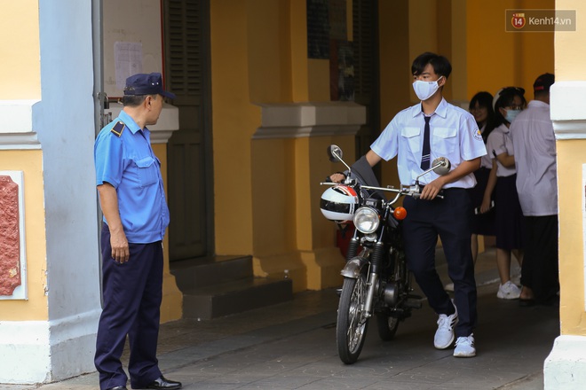 Hôm nay, hàng triệu học sinh cả nước chính thức quay lại trường, bắt đầu năm học mới - Ảnh 12.