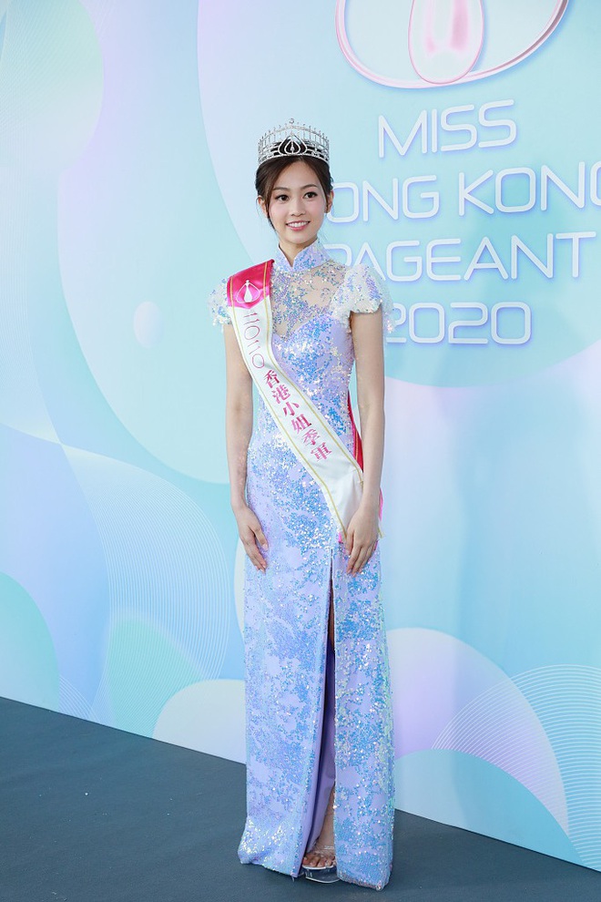Tranh cãi khoảnh khắc tân Hoa hậu Hong Kong chiều cao hạn chế, lọt thỏm giữa dàn Á hậu trong sự kiện ra mắt đầu tiên - Ảnh 8.