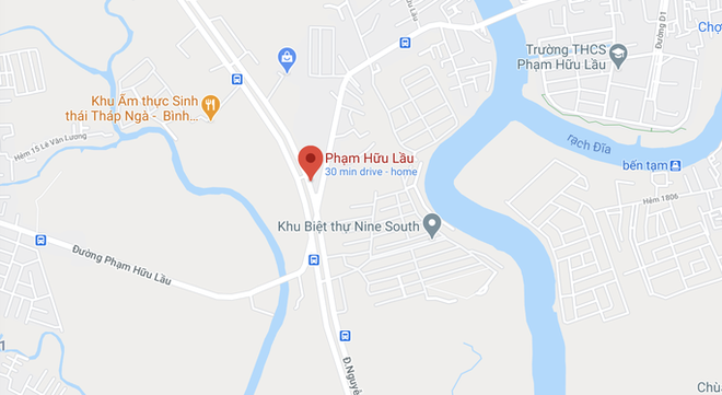 Kinh h&atilde;i xe bồn t&ocirc;ng người dừng đ&egrave;n đỏ ở Nh&agrave; B&egrave; - Ảnh 3.