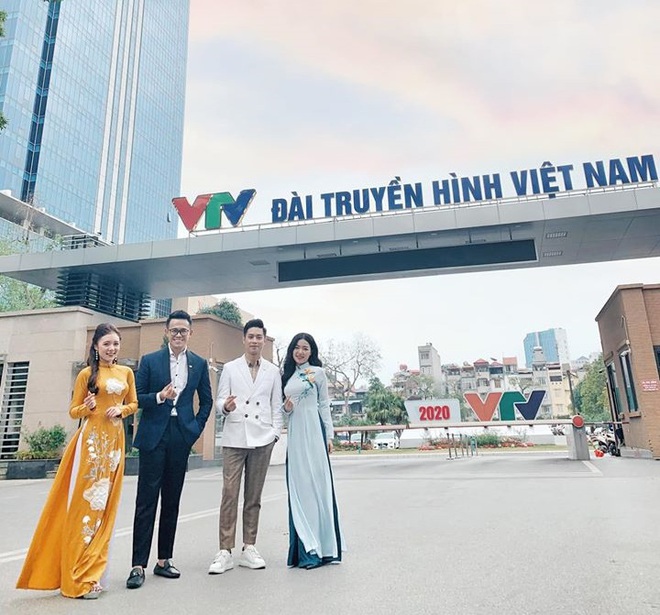 Nữ MC nhỏ tuổi nhất VTV: Nhan sắc xinh đẹp nhưng bất ngờ là chiều cao 1m50 vẫn khéo ăn vận thật tôn dáng và ưng mắt - Ảnh 4.