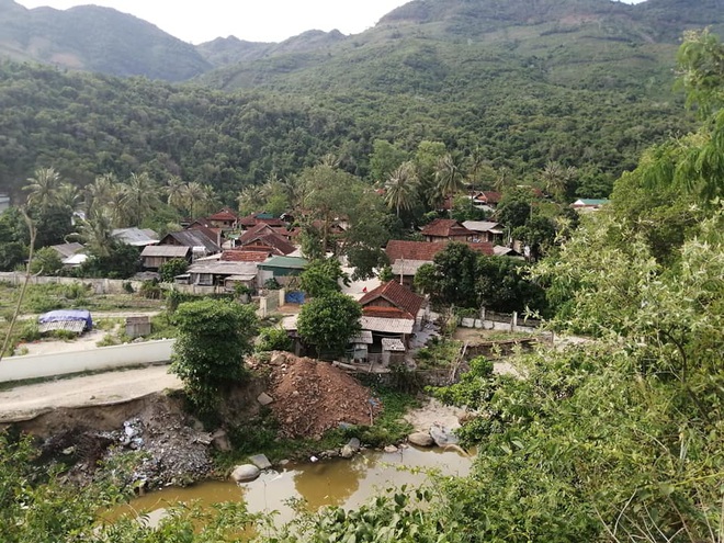 Nhờ mạng xã hội tìm cha mẹ, thần may mắn đã mỉm cười với cô bé bị bắt cóc từ năm 13 tuổi - Ảnh 4.