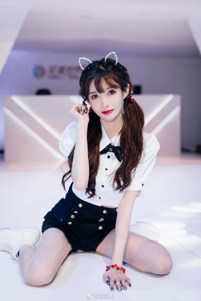 Bị nhầm với diễn viên phim người lớn, nữ streamer xinh đẹp phải khóa kênh vì cộng đồng công kích - Ảnh 3.