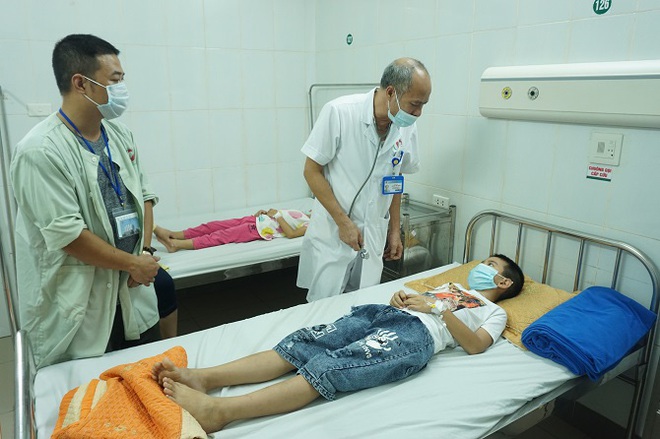 H&agrave; Nội: 22 học sinh nghi ngờ nhiễm khuẩn đường ruột, tạm dừng hoạt động cơ sở cung cấp suất ăn - Ảnh 1.