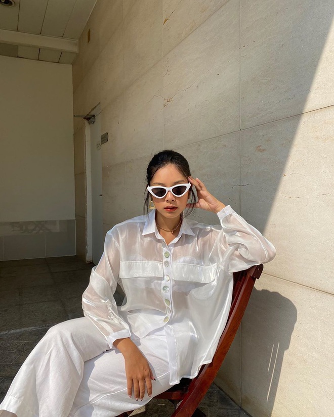 Sơ mi xuy&ecirc;n thấu tr&ocirc;ng đơn giản nhưng diện l&ecirc;n sang v&agrave; sexy qu&aacute; chừng, muốn đổi gi&oacute; style th&igrave; chị em n&ecirc;n &ldquo;nhắm&rdquo; - Ảnh 10.