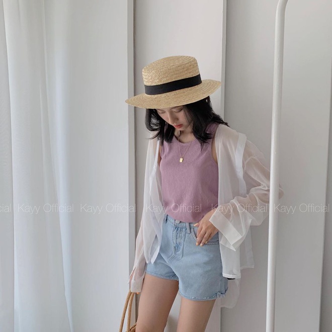 Sơ mi xuy&ecirc;n thấu tr&ocirc;ng đơn giản nhưng diện l&ecirc;n sang v&agrave; sexy qu&aacute; chừng, muốn đổi gi&oacute; style th&igrave; chị em n&ecirc;n &ldquo;nhắm&rdquo; - Ảnh 8.