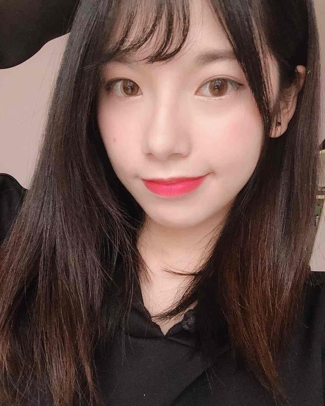 Muốn mua nhà mới, nữ streamer bán thanh lý quần áo đã qua sử dụng và cái kết... cháy hàng chỉ sau một ngày - Ảnh 1.