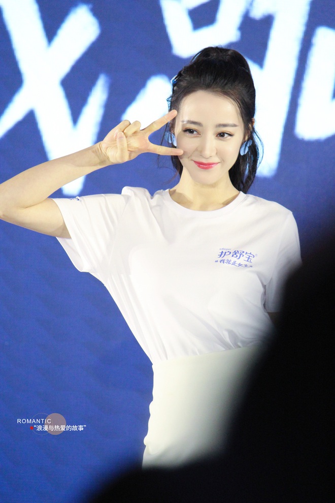 M&agrave;n đọ sắc của 2 mỹ nh&acirc;n T&acirc;n Cương g&acirc;y sốt Weibo: Nhiệt Ba khoe đ&ocirc;i ch&acirc;n kh&oacute; tin, nhưng vẫn phải nhường spotlight cho Na Tr&aacute;t - Ảnh 6.