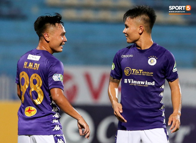 Cầu thủ lùn nhất Hà Nội FC khiến các ngoại binh phát cuồng trong ngày huỷ diệt đối thủ 7 bàn - Ảnh 2.