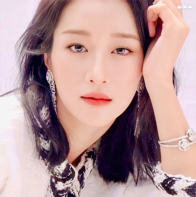Knet phát sốt với bộ ảnh tạp chí mới của điên nữ Seo Ye Ji: Nhìn xa đã xinh, zoom gần mới càng thêm sốc - Ảnh 4.
