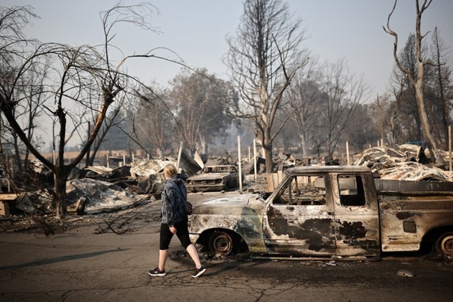 Ít nhất 33 người chết trong các vụ cháy rừng ở Mỹ - Ảnh 1.