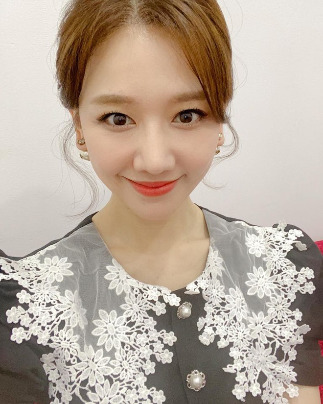 Hari Won lần đầu công khai "phát cuồng" vì BTS lại còn tự nhận mình là... "fan bà dì" của thành viên V - Ảnh 3. Hari Won lần đầu công khai "phát cuồng" vì BTS lại còn tự nhận mình là... "fan bà dì" của thành viên V - Ảnh 3.