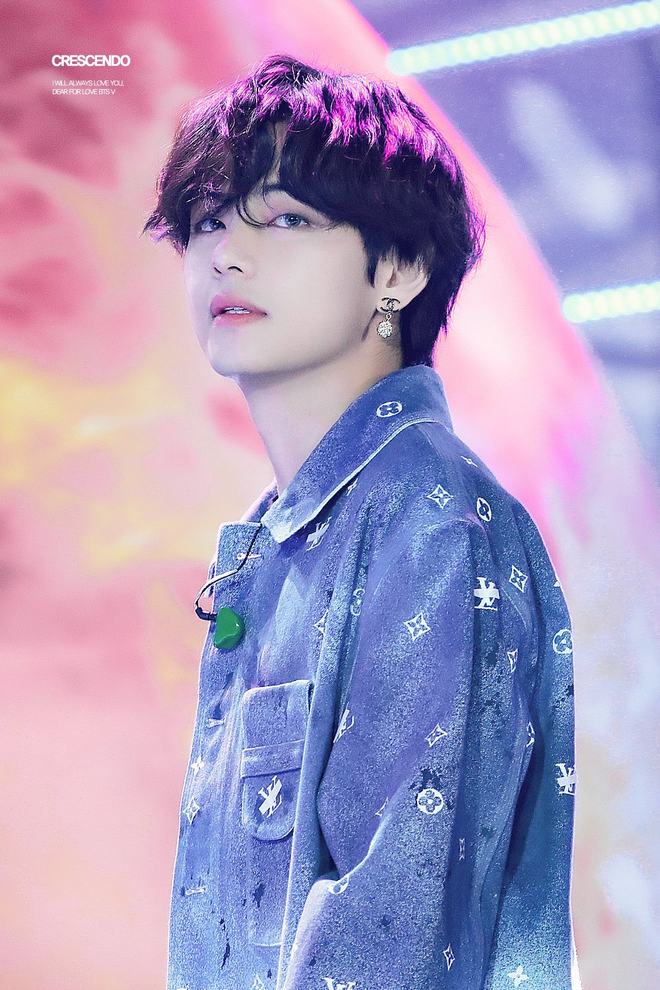 Hari Won lần đầu công khai "phát cuồng" vì BTS lại còn tự nhận mình là... "fan bà dì" của thành viên V - Ảnh 3. Hari Won lần đầu công khai "phát cuồng" vì BTS lại còn tự nhận mình là... "fan bà dì" của thành viên V - Ảnh 3.