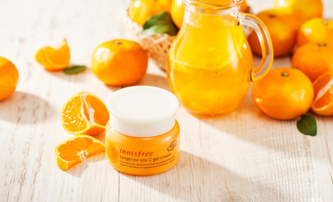 4 dòng kem dưỡng chứa Vit C giá dưới 500k hồi sinh làn da sạm sau 1 - 2 tuần: Tranh thủ dùng ngay để đến mùa Đông là da sáng bật tông  - Ảnh 2.