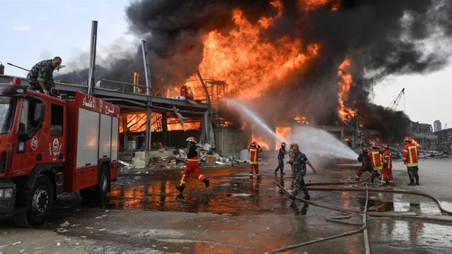 Lại thêm một vụ cháy lớn chưa rõ nguyên nhân xảy ra tại cảng Beirut (Lebanon)  - Ảnh 1.