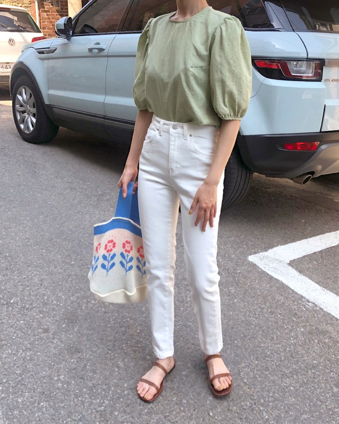 Áo blouse trơn màu đúng là chân ái của nàng công sở, có đến 10 cách diện sang xịn hết cỡ - Ảnh 5.