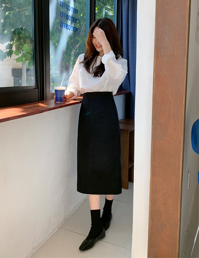 Áo blouse trơn màu đúng là chân ái của nàng công sở, có đến 10 cách diện sang xịn hết cỡ - Ảnh 7.