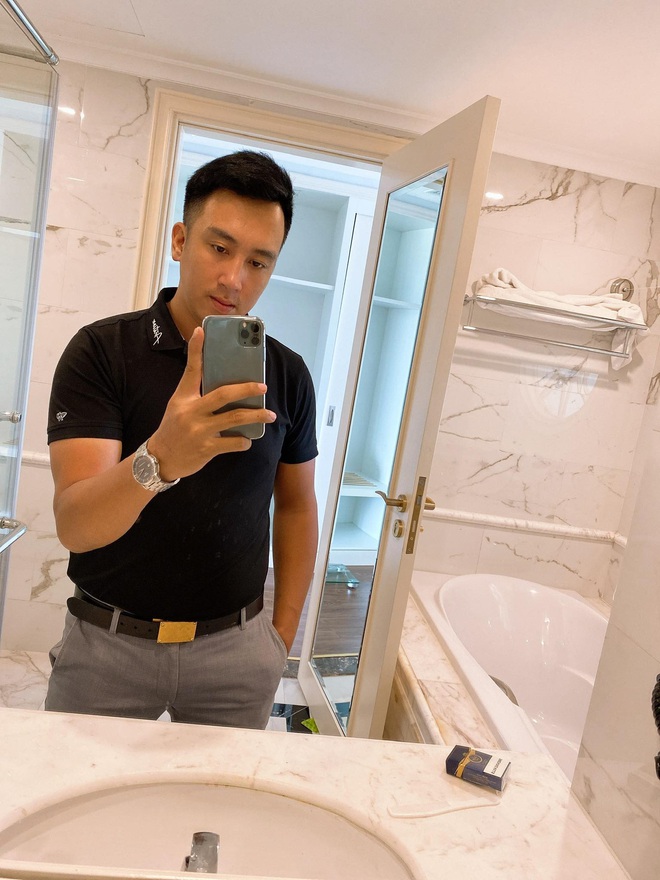 Chàng trai chạy xe ôm chiếm trọn spotlight trong clip đánh ghen trên phố Lý Nam Đế: Chị vợ nhờ mình vượt lên chặn đầu xe LX 570 và quay lại sự việc - Ảnh 3. Chàng trai chạy xe ôm chiếm trọn spotlight trong clip đánh ghen trên phố Lý Nam Đế: Chị vợ nhờ mình vượt lên chặn đầu xe LX 570 và quay lại sự việc - Ảnh 3.