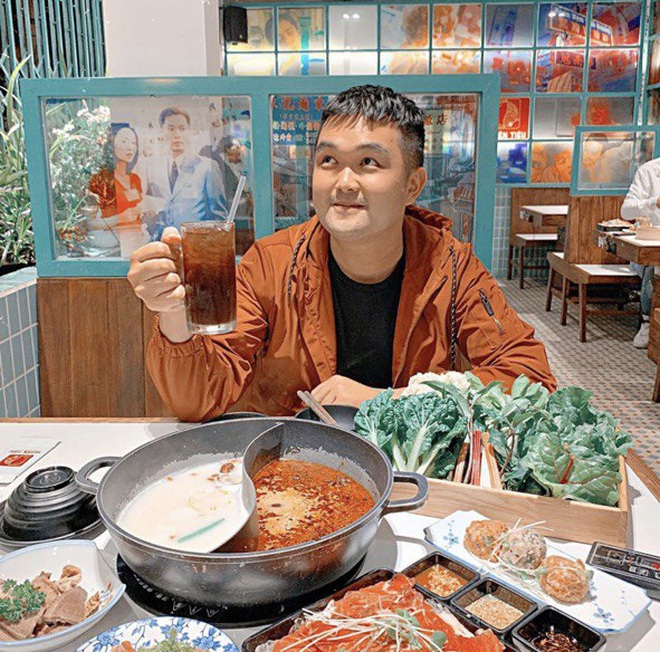 Thường xuyên bị... tào tháo rượt, tăng 10kg kể từ lúc làm food blogger: Ăn Sập Sài Gòn không hề sướng như mọi người nghĩ - Ảnh 1. Thường xuyên bị... tào tháo rượt, tăng 10kg kể từ lúc làm food blogger: Ăn Sập Sài Gòn không hề sướng như mọi người nghĩ - Ảnh 1.