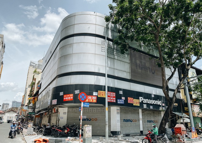 Hàng loạt khách sạn ở trung tâm Sài Gòn ngừng hoạt động, rao bán vì ngấm đòn Covid-19 - Ảnh 1.