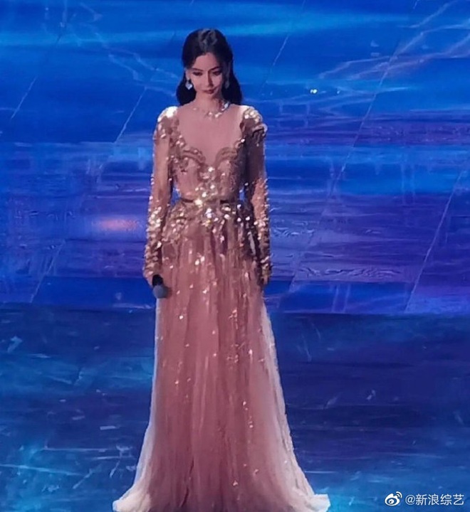 Hiếm lắm 3 mỹ nh&acirc;n hot nhất nh&igrave; Cbiz c&ugrave;ng khung h&igrave;nh: Angela Baby bỗng bị đ&agrave;n em &aacute;t lu&ocirc;n, v&ograve;ng 1 căng đầy biến đ&acirc;u mất? - Ảnh 4.