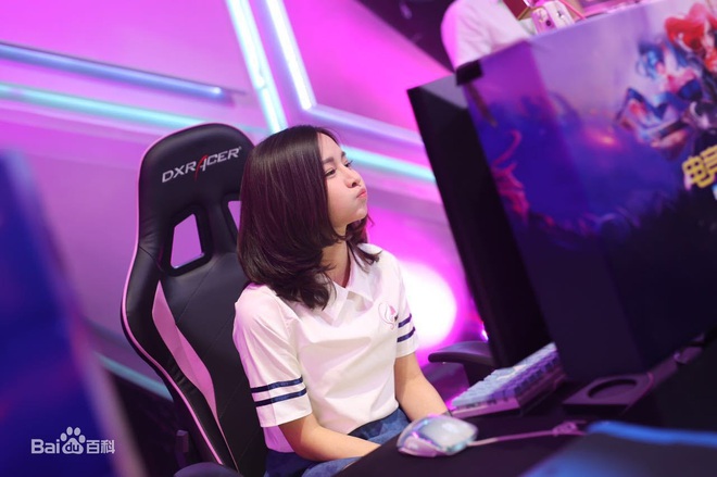 Ngắm nhan sắc Nữ hoàng eSports Trung Quốc, 31 tuổi vẫn xinh đẹp trẻ trung, chơi game sương sương mỗi năm kiếm vài chục tỷ - Ảnh 2.