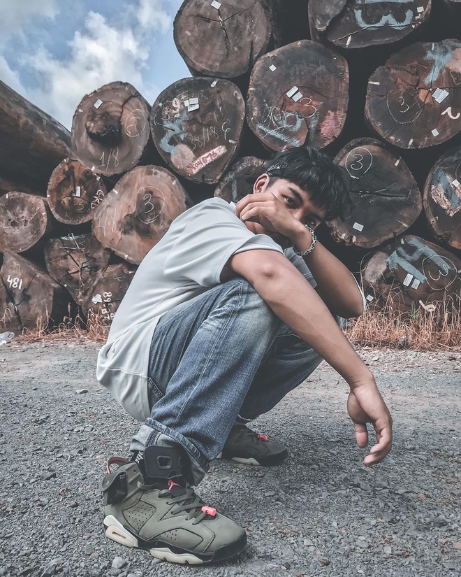 Thanh niên An Giang làm nổ ra tranh cãi khi khoe lấy tiền 2 năm bốc vác để sắm đôi giày 28 triệu đồng - Ảnh 4.