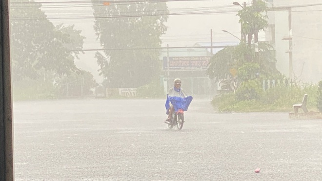 Mưa 12 tiếng trắng trời nhưng kh&ocirc;ng t&aacute;c động lớn ở Miền T&acirc;y  - Ảnh 2.