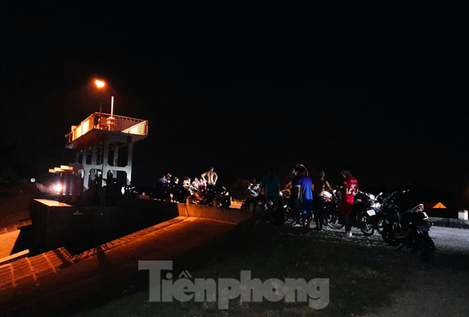 Tắm ở kênh tiêu đã được cảnh báo cấm, nam sinh lớp 10 tử vong - Ảnh 1.
