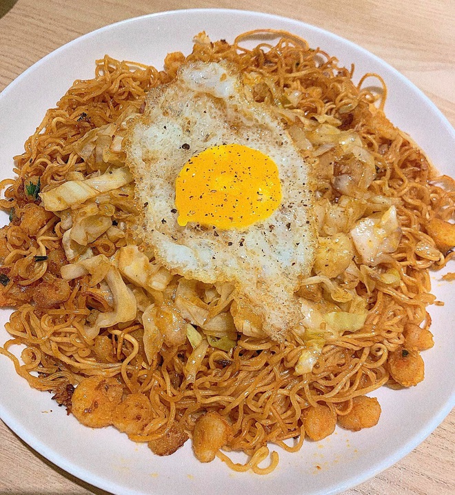 Nhìn lại loạt mâm cơm nhà của Bích Phương mà mê: toàn món dễ làm mà vẫn ngon, có cả cách nấu cơm dành cho người lười - Ảnh 3.