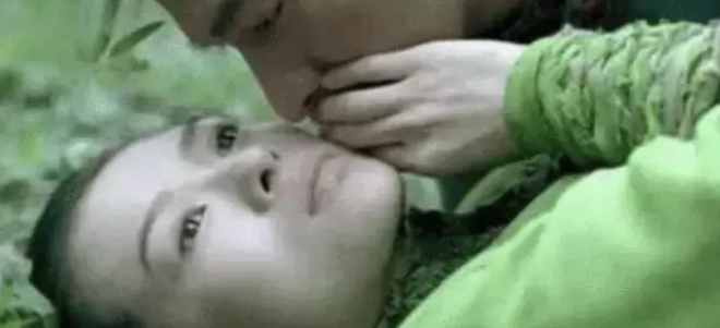 Đậu hủ thối: Món ăn kinh hoàng khiến "siêu sao Trung Quốc" Chương Tử Di "ớn" tới già vì nụ hôn ám mùi hôi của bạn diễn - Ảnh 5. Đậu hủ thối: Món ăn kinh hoàng khiến "siêu sao Trung Quốc" Chương Tử Di "ớn" tới già vì nụ hôn ám mùi hôi của bạn diễn - Ảnh 5.