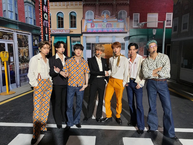 BTS mới tung tên album mà fan đã trổ tài thám tử: Tựa đề khẳng định nhóm mãi mãi 7 người, ẩn chứa lời hứa cảm động với ARMY? - Ảnh 6.