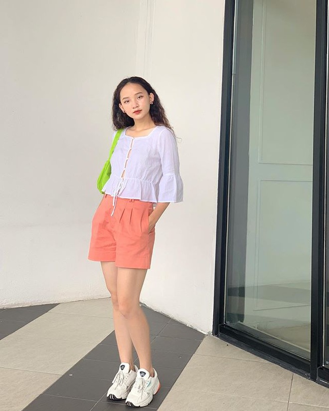 Netizen bấn loạn vì bộ váy màu hường khoe eo nhỏ siêu thực của Seo Ye Ji  Điên Thì Có Sao nói 45cm cũng có người tin  Pose