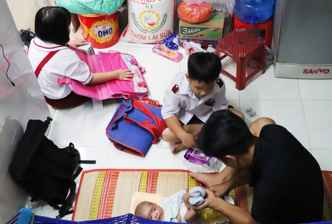 Vợ mất sau khi sinh, chồng chết lặng &ocirc;m 4 đứa con khờ dại: Mẹ con kh&ocirc;ng về nữa đ&acirc;u - Ảnh 9.