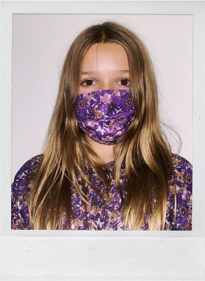 Victoria Beckham cho con gái Harper 9 tuổi mặc váy mình thiết kế, netizen bình luận: “Váy hợp với bà Beck hơn” - Ảnh 4.