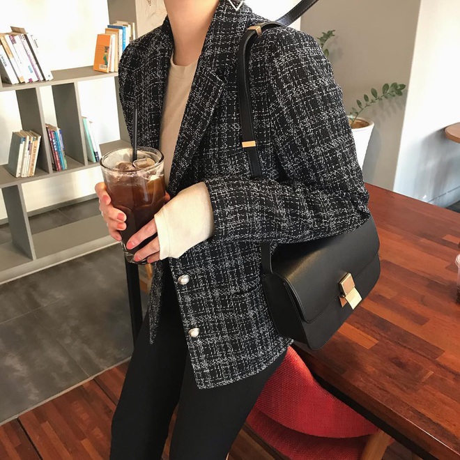 Như “thủ tục” không thể thiếu: Chuyển mùa là phải sắm tweed jacket, món đồ mặc vài năm cũng chẳng lỗi mốt - Ảnh 2.