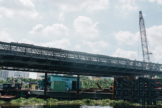 Cận cảnh cầu sắt hiện đại gần 80 tỷ đồng, sắp thay thế bến phà cuối cùng trong nội thành Sài Gòn - Ảnh 5.