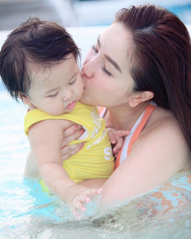 Dàn cháu gái cực phẩm của sao Việt: Lan Ngọc - Ngọc Trinh khoe toàn tiểu mỹ nhân, nhà Trang Nhung có tới 2 thí sinh Hoa hậu - Ảnh 30. Dàn cháu gái cực phẩm của sao Việt: Lan Ngọc - Ngọc Trinh khoe toàn tiểu mỹ nhân, nhà Trang Nhung có tới 2 thí sinh Hoa hậu - Ảnh 30.