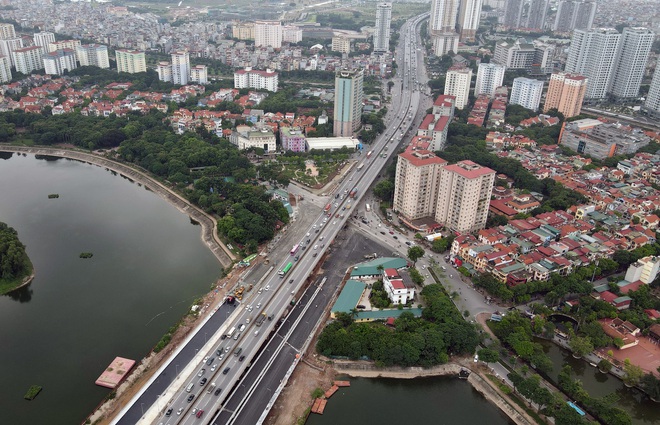 Cận cảnh tuyến đường vành đai 3 đi thấp qua hồ Linh Đàm đang trong quá trình hoàn thiện - Ảnh 13.