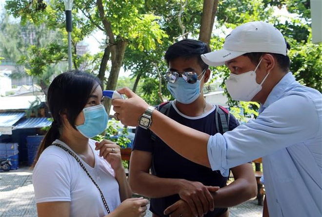 Tiềm ẩn bốn nguy cơ lớn lây nhiễm COVID-19 ở Việt Nam - Ảnh 1.