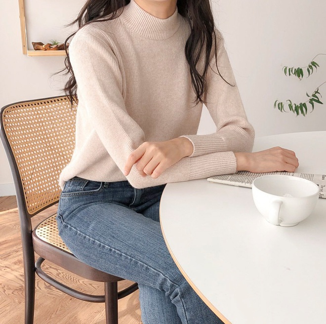 Chỉ l&agrave; 2 d&aacute;ng &aacute;o len cơ bản nhưng lại c&oacute; sức mạnh gh&ecirc; gớm, c&oacute; đủ th&igrave; bạn lu&ocirc;n mặc đẹp - Ảnh 3.