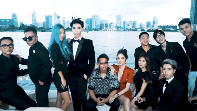 Clip toàn cảnh tiệc du thuyền Hương Giang - Matt Liu và hội bạn thân, hé lộ cảnh khóa môi full không che với bạn trai CEO - Ảnh 5.